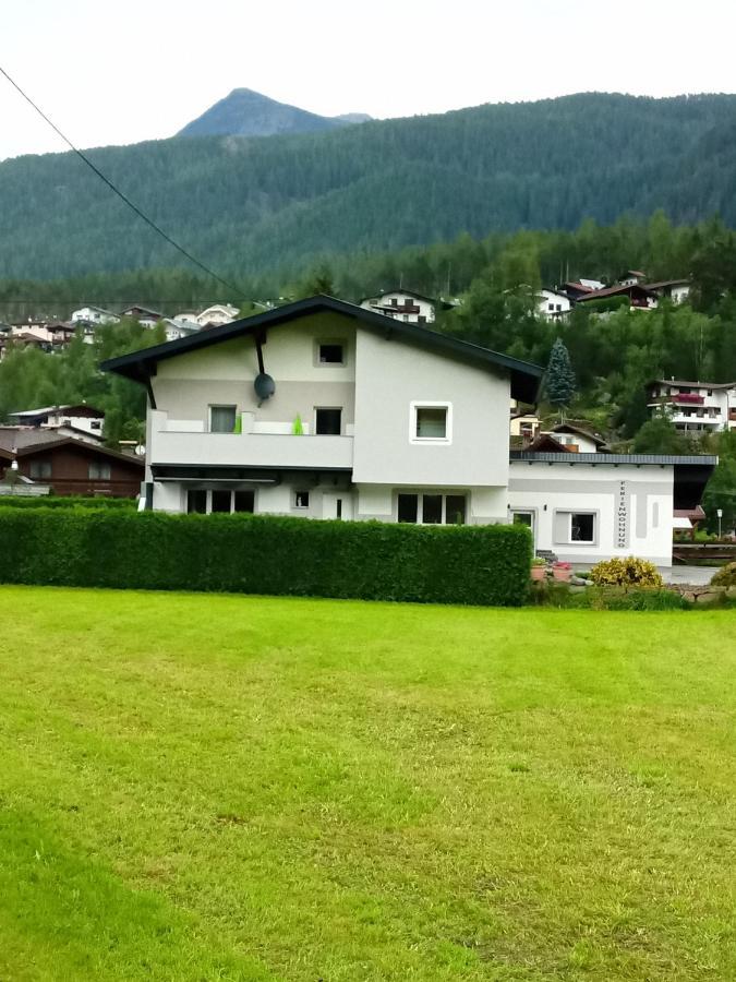 Haus Fini Apartman Längenfeld Kültér fotó